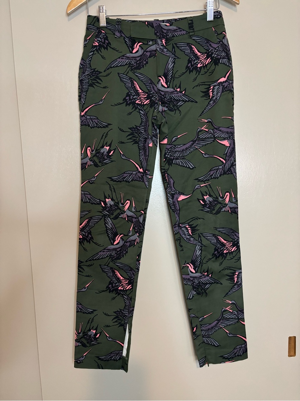 RACHEL Rachel Roy Olive Green Printed Chinos with Pink & Black Crane Motif sz 2
